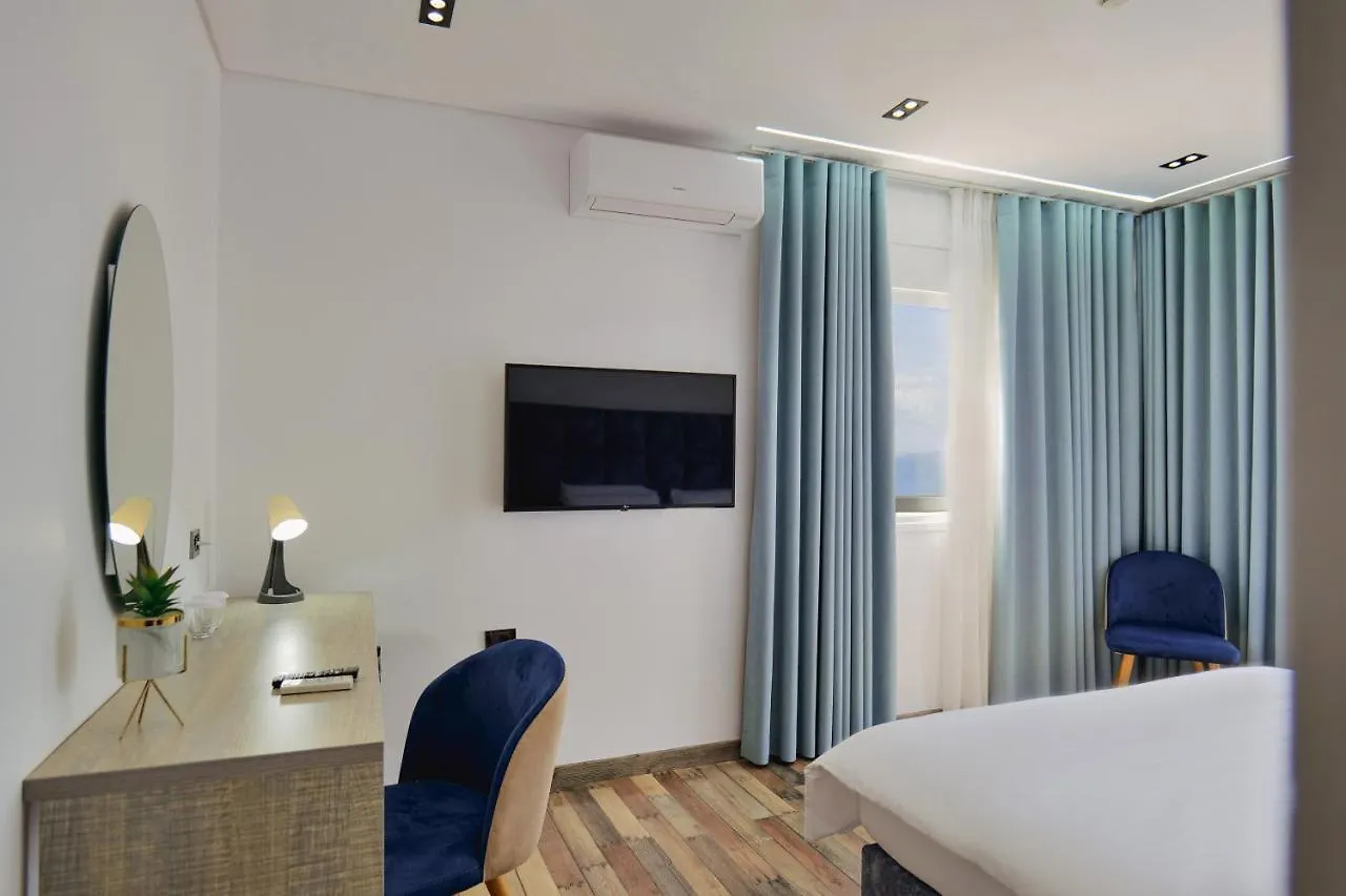 Asi Rooftop Hotel Sarandë 4*,
