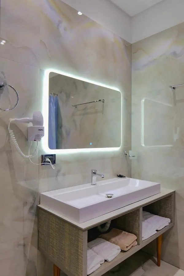 Asi Rooftop Hotel Sarandë 4*,  Albania