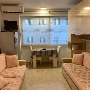 https://piazza-center-studio.hotels-in-tirana.com