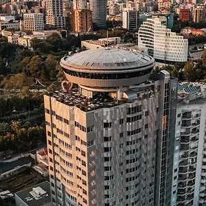 sky-hotel.hotels-in-tirana.com/